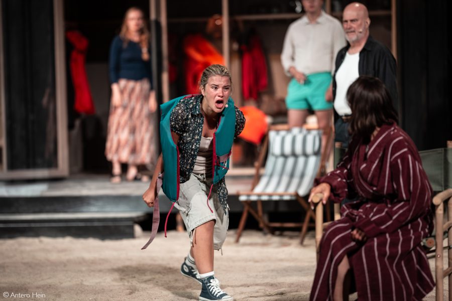 Fruen Fra Haven (2025) © Antero Hein