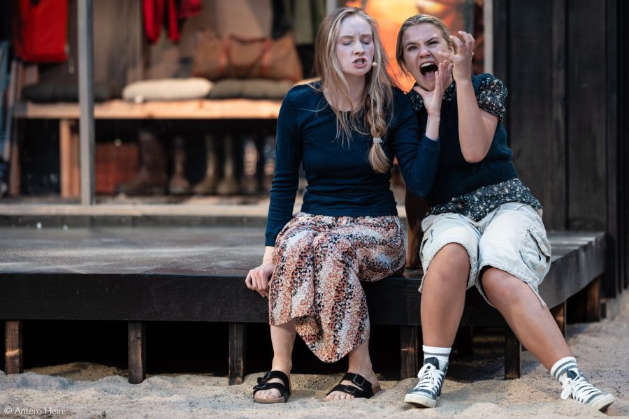 Fruen Fra Haven (2025) © Antero Hein