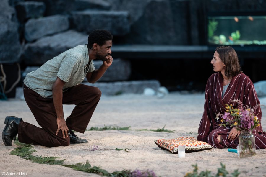 Fruen Fra Haven (2025) © Antero Hein